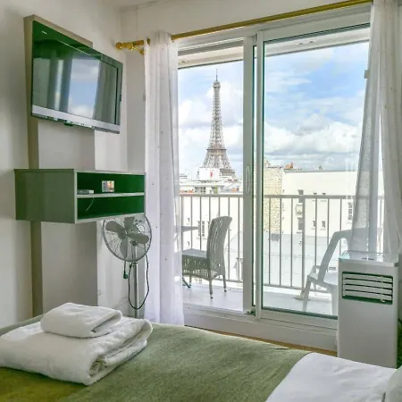 Spacious 2br With Eiffel Tower View & Balcony Paris