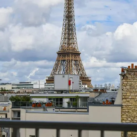 Appartement Spacious 2br With Eiffel Tower View & Balcony