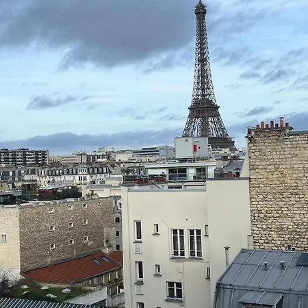 Spacious 2br With Eiffel Tower View & Balcony Paris