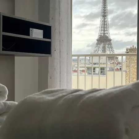Spacious 2br With Eiffel Tower View & Balcony Daire Paris