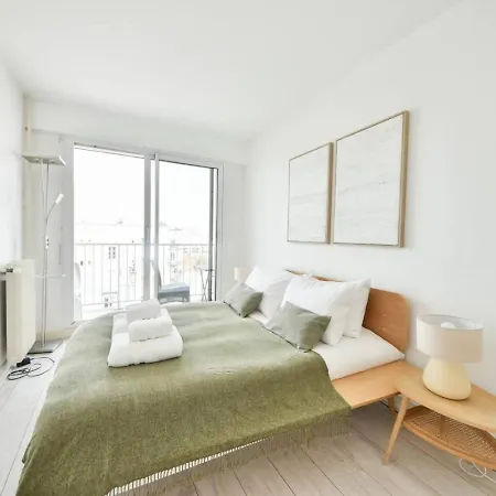 Appartement Spacious 2br With Eiffel Tower View & Balcony