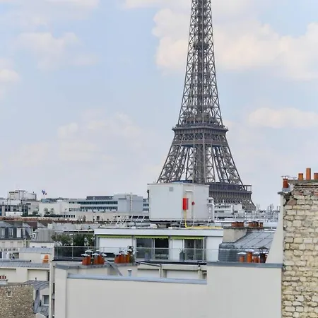 Daire Spacious 2br With Eiffel Tower View & Balcony *