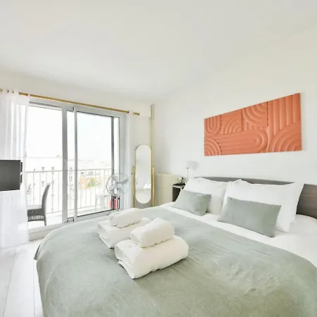 Spacious 2br With Eiffel Tower View & Balcony Daire