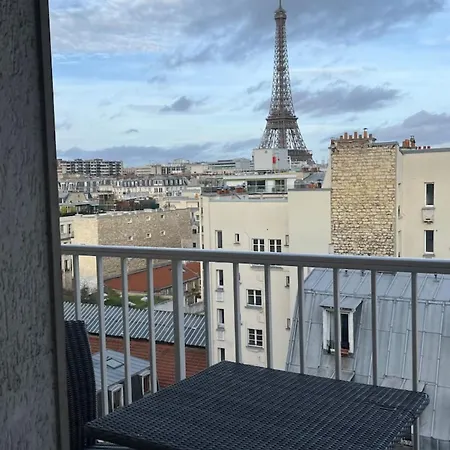 Spacious 2br With Eiffel Tower View & Balcony Daire