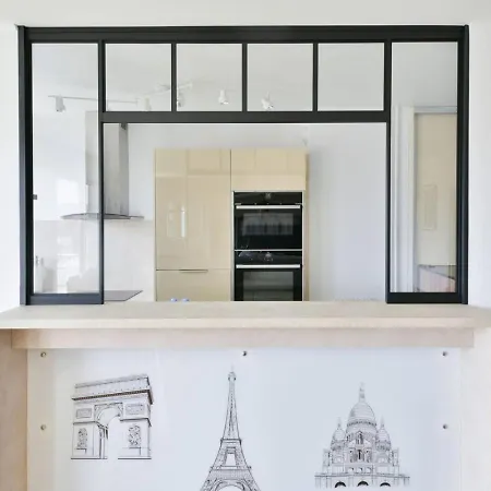 Daire Spacious 2br With Eiffel Tower View & Balcony Paris