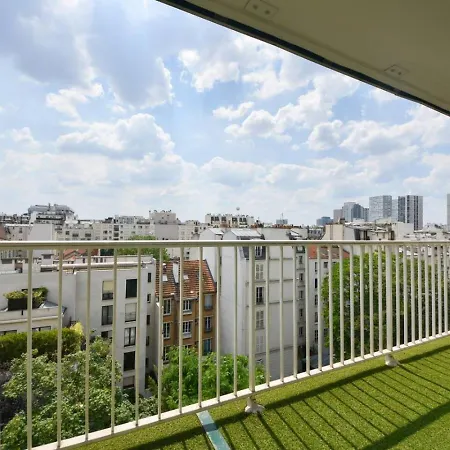 Spacious 2br With Eiffel Tower View & Balcony