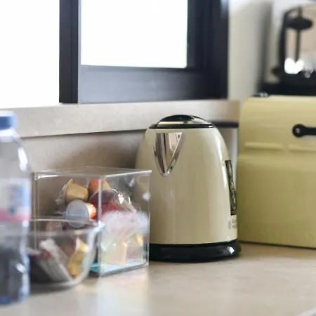 Spacious 2br With Eiffel Tower View & Balcony Appartement