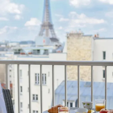 Spacious 2br With Eiffel Tower View & Balcony *